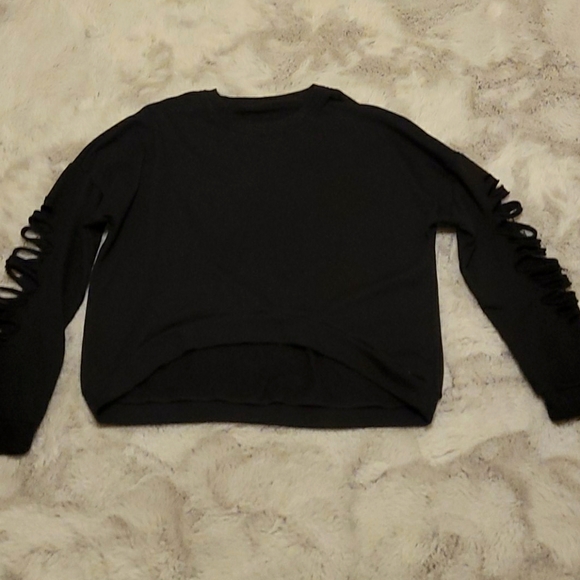 Black croped sweater. - Picture 1 of 4